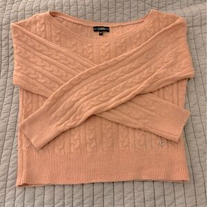 Adorable GUESS sweater. Mid length. Not short not long.
Size S perfect condition